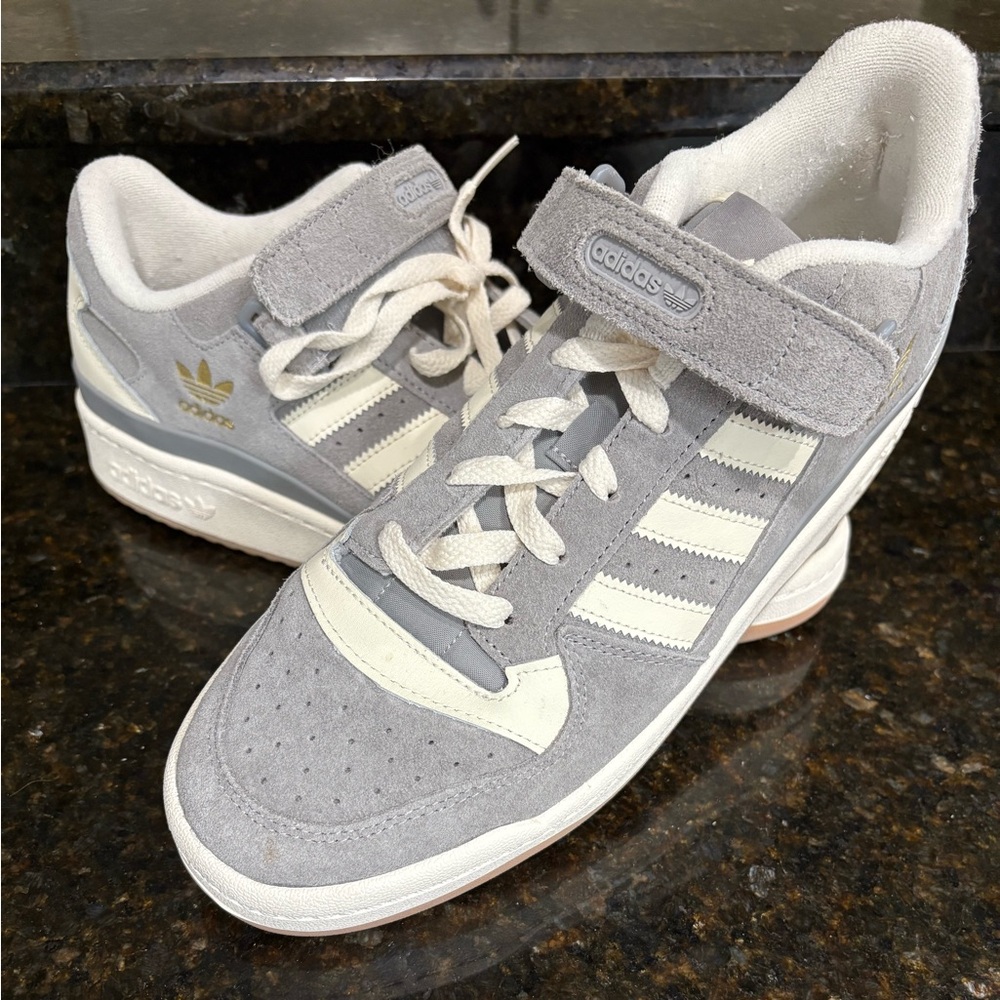 Adidas men’s low forum cream/grey/gum bottom
Size 10.5 Lace-Up Sneakers - Picture 2 of 9